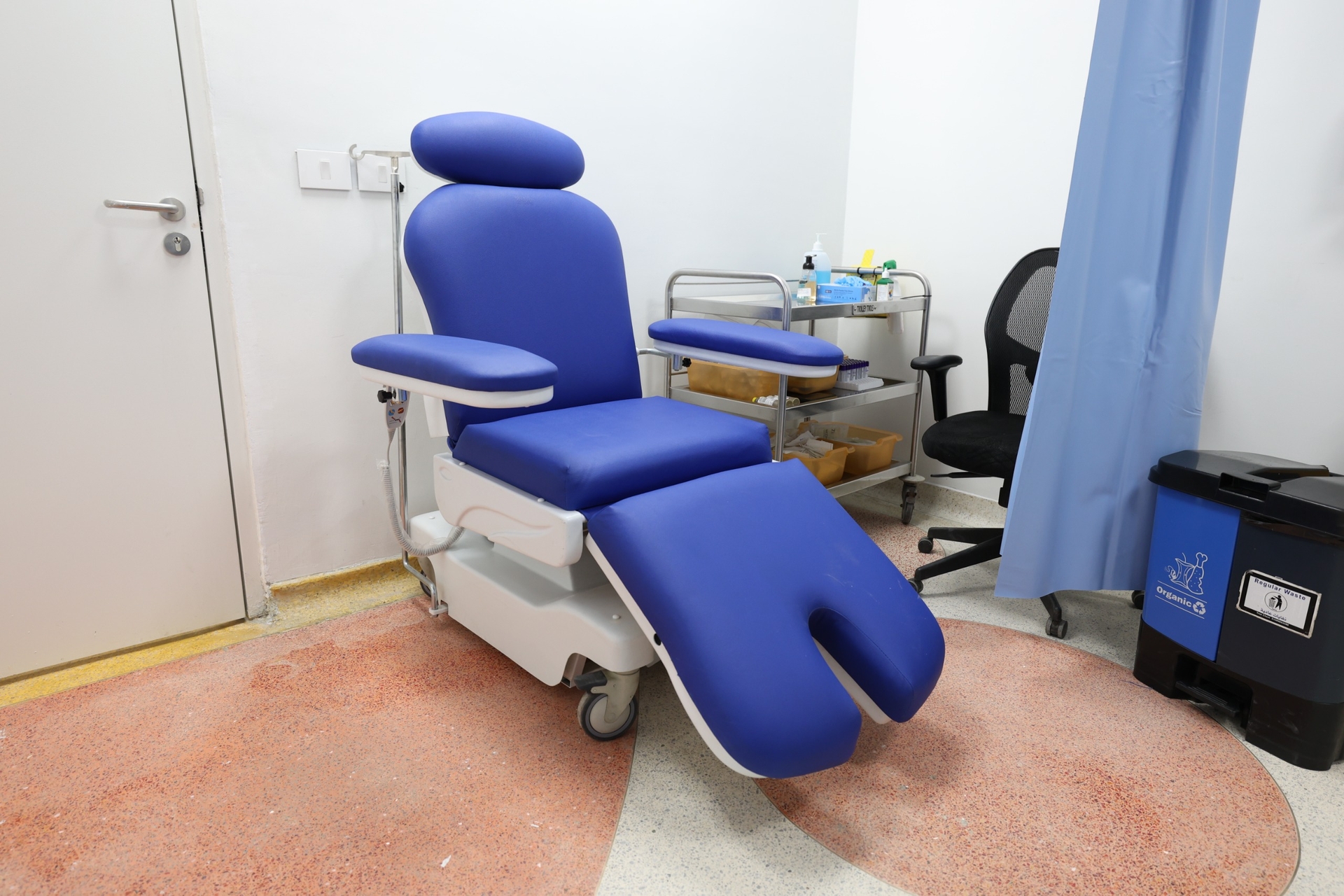 عينة دم من كرسي الاستلقاء